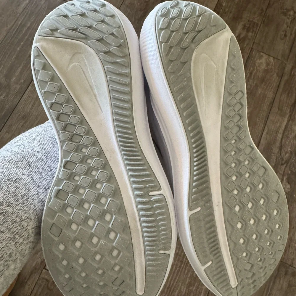 Nike Winflo 10 Women's All-White Athletic Sneakers - Picture 9 of 9